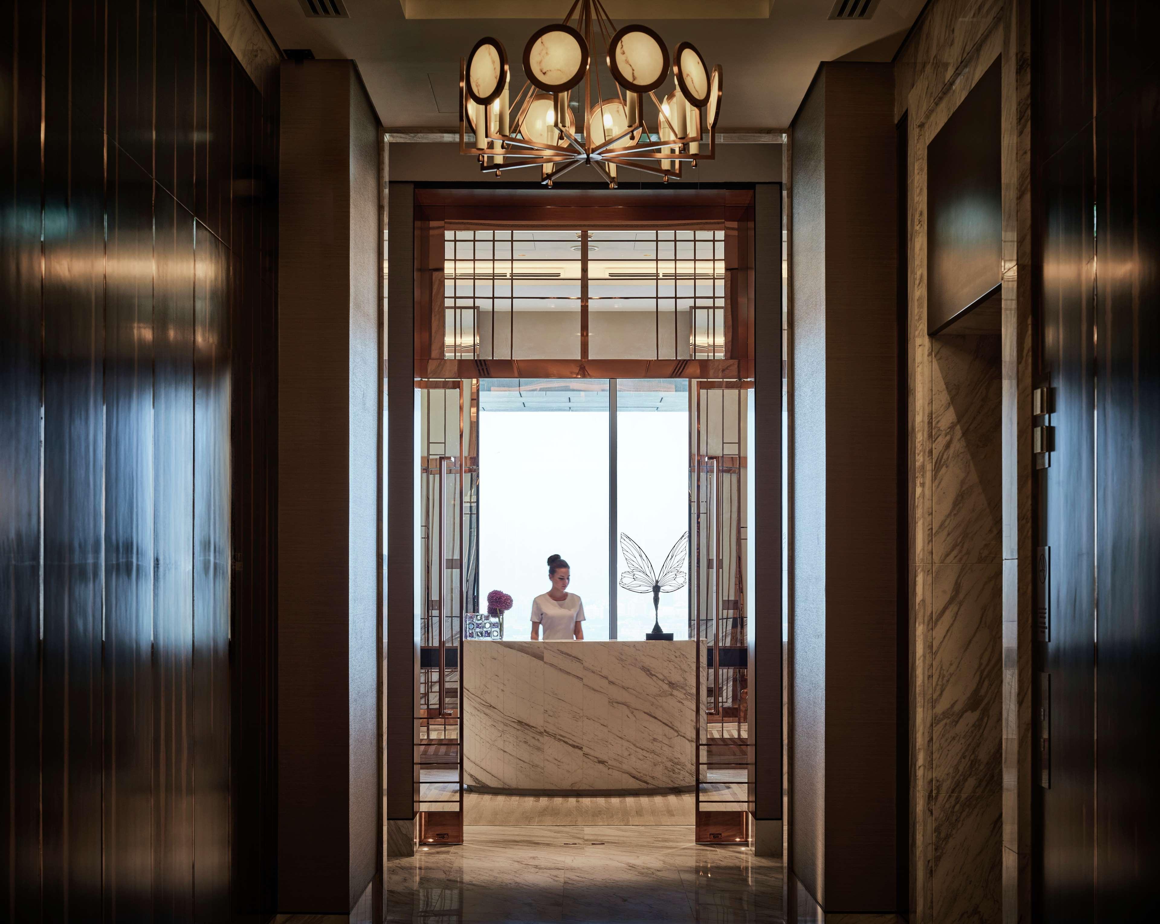 Hotel Waldorf Astoria Dubai International Financial Centre Zewnętrze zdjęcie The Concierge